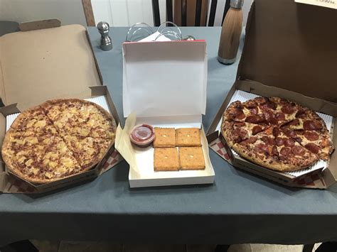 Had to try the Cheez-It Pizza : r/pizzahut