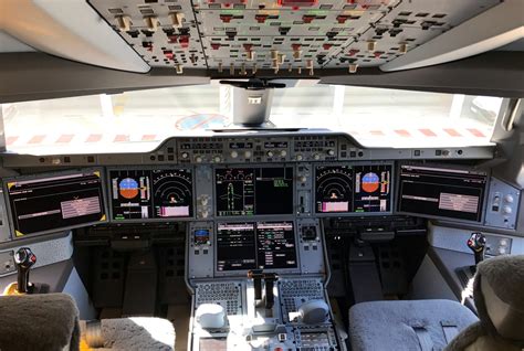 Airbus A350-900 Cockpit Instruments and Crew Layout - AERONEF.NET