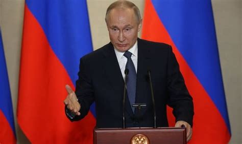 Vladimir Putin's vaccine dismissed as Russia 'jumping the gun' in ...