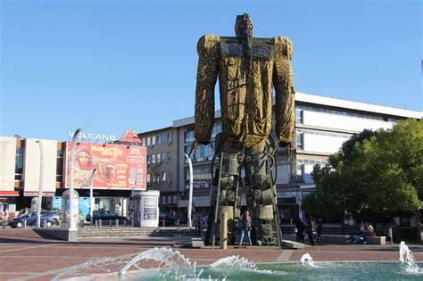 PODGORICA WALKING TOUR II: TRANSFORMERS DEFENDING PODGORICA - Living in Montenegro :)