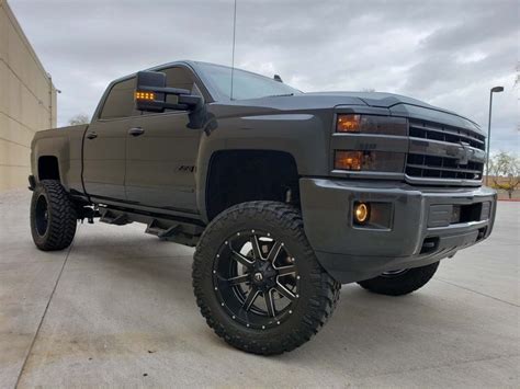 lifted chevy 2500 hd gray