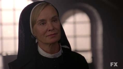 AMERICAN HORROR STORY 2X01: "WELCOME TO BRIARCLIFF" | THE UNAFFILIATED ...