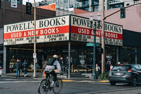 Helpful Local's Guide to Powell's Book Store | Portland Guide