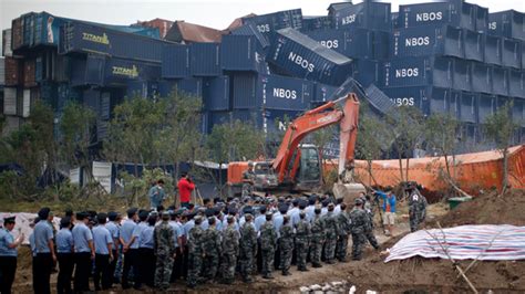 10 people reportedly taken into custody over Tianjin explosions, while storms hamper recovery ...