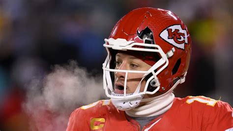 Company says Mahomes' helmet 'did its job' after shattering midgame