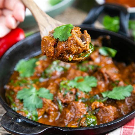 Easy Slow Cooker Beef Curry - Helen's Fuss Free Flavours