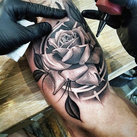 26 tatuajes minimalistas de flores que querrás hacerte | TATUAJES MINIMALISTAS