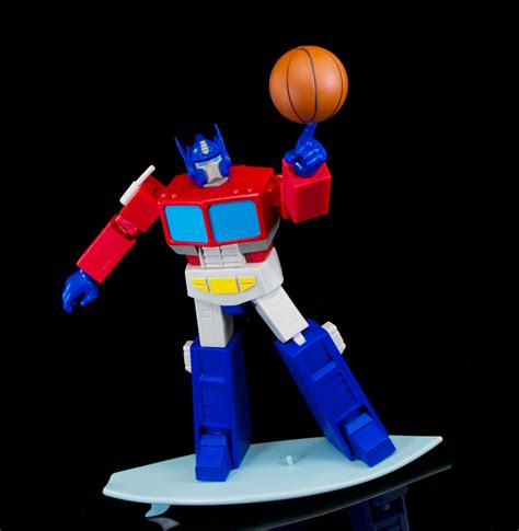 Super7: Transformers ULTIMATES! Optimus Prime First Look