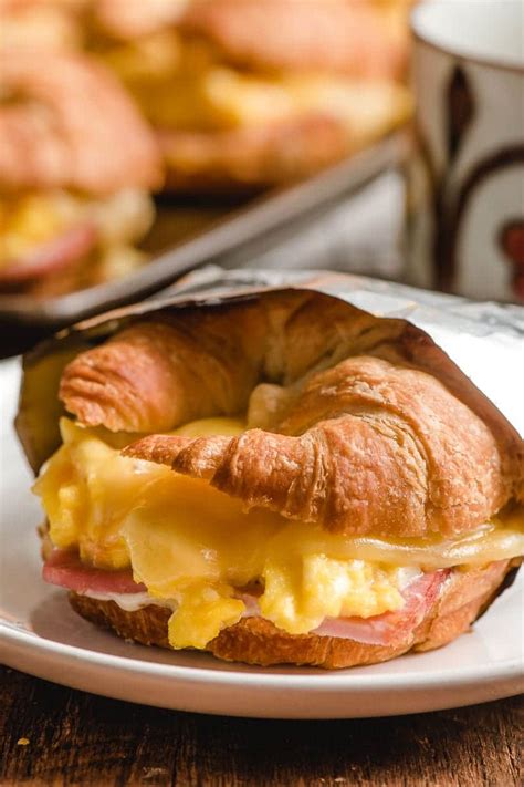 Breakfast Croissant Sandwiches with Ham and Cheese | NeighborFood