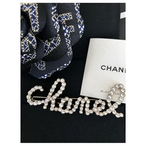 Hair clip Chanel script Silver hardware Metal ref.215695 - Joli Closet