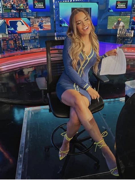 Jess Sims - College GameDay (ESPN) 9.17.2022 : r/hot_reporters