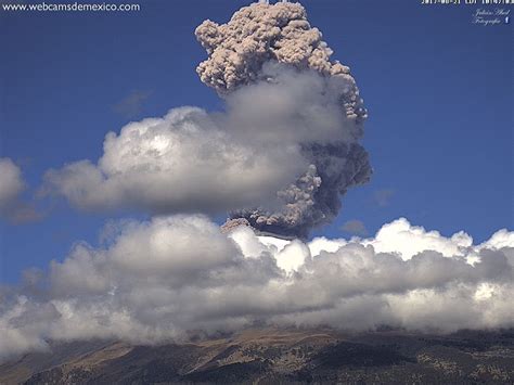 Popocatepetl volcano erupts during solar eclipse on August 21, 2017 videos and pictures ...