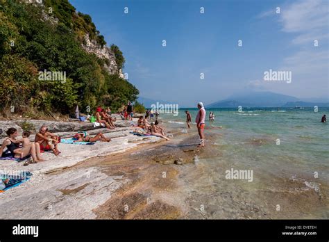 Sirmione beach hi-res stock photography and images - Alamy