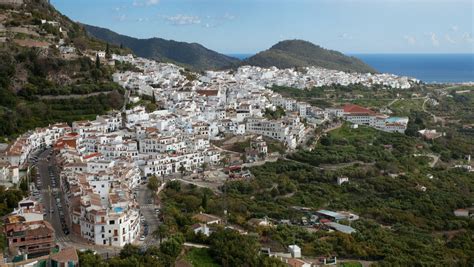 Where to find the best beaches near Frigiliana - Visitanddo