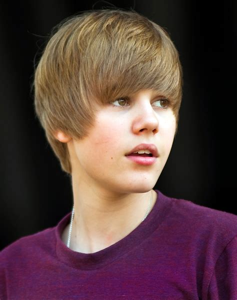 File:Justin Bieber at Easter Egg roll - crop.jpg - Wikipedia, the free encyclopedia