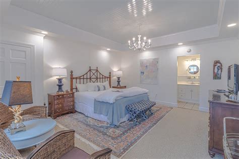 Elegant Rooms in Urbanna, VA - The Chesapeake Inn — The Chesapeake Inn