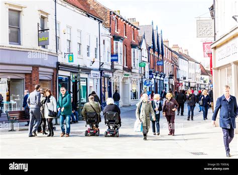 Beverley town centre, Beverley high street, center, shops, shoppers ...