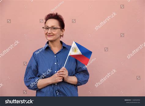 Philippines Flag Woman Holding Philippine Flag Stock Photo 1126032050 | Shutterstock