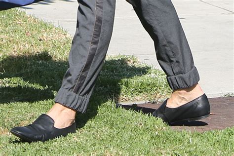 Jennifer Garner’s School Pickup Outfit: Track Pants, Leather Loafers – Footwear News