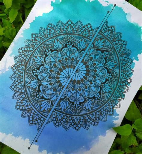 Watercolor Mandala Art: Intricate Blue and White Design