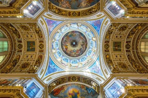 Premium Photo | Interior of saint isaac's cathedral in saint petersburg