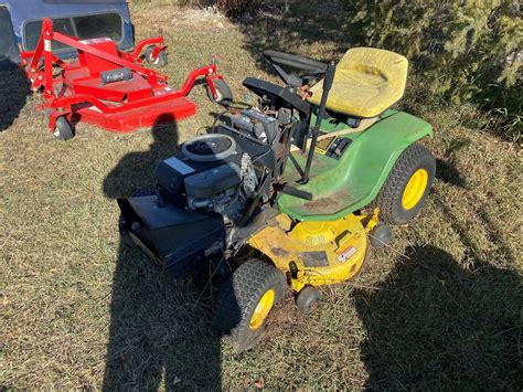 John Deere 160 lawn more tractor. 38 inch mower deck.**Parts only** - Schmalz Auctions