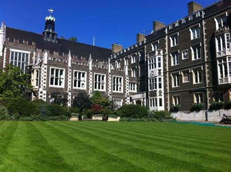 Inner Temple Garden | Temple gardens, Temple, Garden