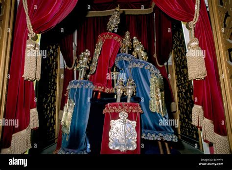 Ark covenant torah hi-res stock photography and images - Alamy