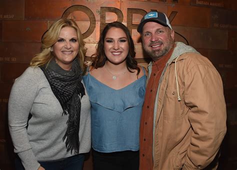 Garth Brooks’ Youngest Daughter Allie Colleen Scores Top-40 Country Hit