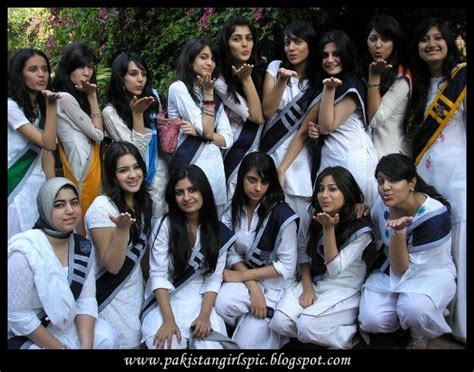 Pakistani girls pictures gallery: pakistani collage girls