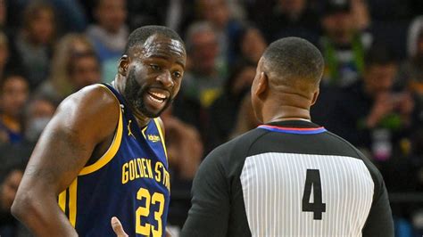 Draymond Green reacts to ridiculous technical foul call