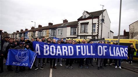 'Board full of liars' | Everton fans protest - owners not at Arsenal ...