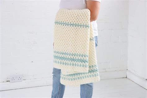 Learn how to Crochet the Moss Blanket - Bella Coco Crochet