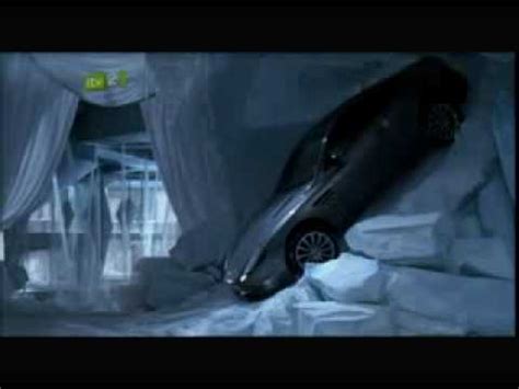 James Bond - Die Another Day Car Chase - YouTube