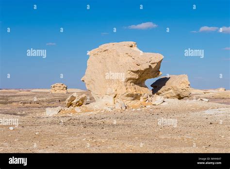 Sahara Desert Mushroom Rock Stock Photos & Sahara Desert Mushroom Rock Stock Images - Alamy