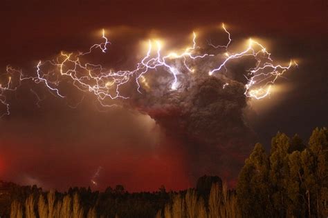 Volcano erupts in Chile - Photos - The Big Picture - Boston.com