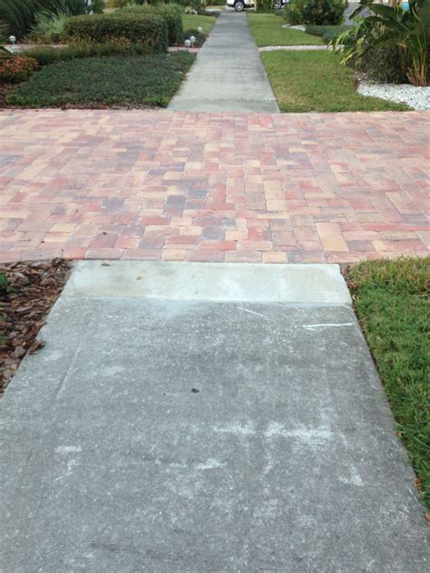 I love this type of driveway. And esp in light colored gray or white ...