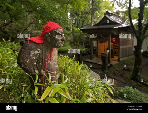 Expressive buddhist sculpture in the grounds of Choanji. Choan Temple ...