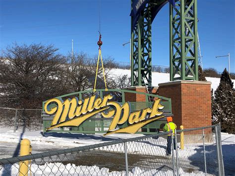 Miller will keep some Miller Park signage in Milwaukee