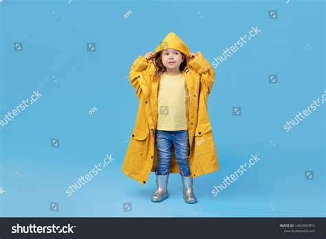 9,118 Child raincoat umbrella Images, Stock Photos & Vectors | Shutterstock