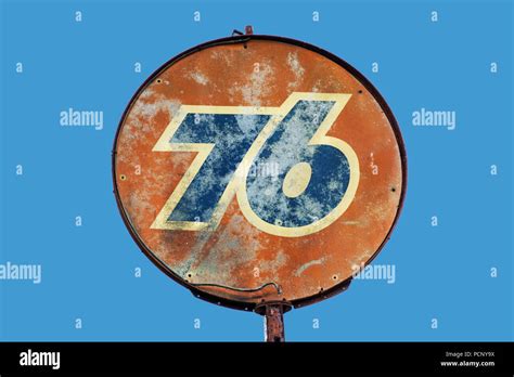 Vintage 76 Gas Station Sign, Asheville, NC Stock Photo - Alamy