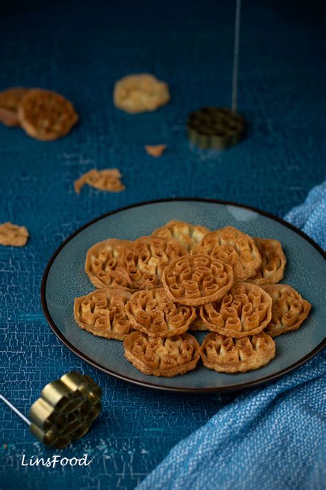 Kuih Rose (aka Kuih Goyang, Rosette Cookies)