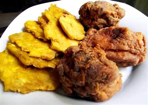 Chicharrón de pollo con tostones. | Caribbean recipes, Dominican food, Food