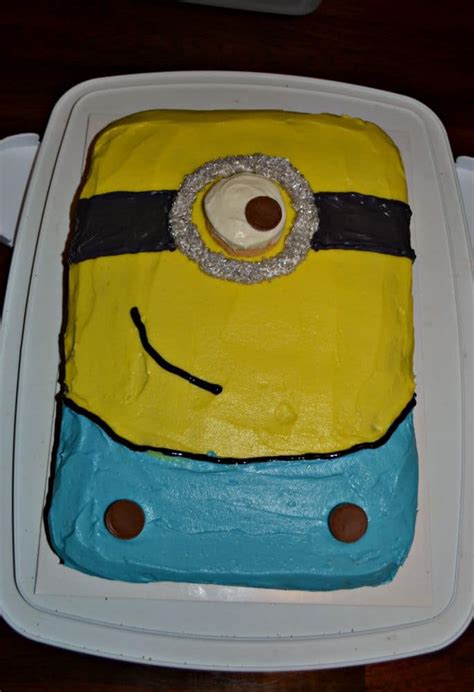 How to Make a Minion Cake (Chocolate Cake with Nutella Frosting ...