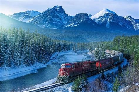 10 Fascinating Canada Train Journeys That You Must-Take!