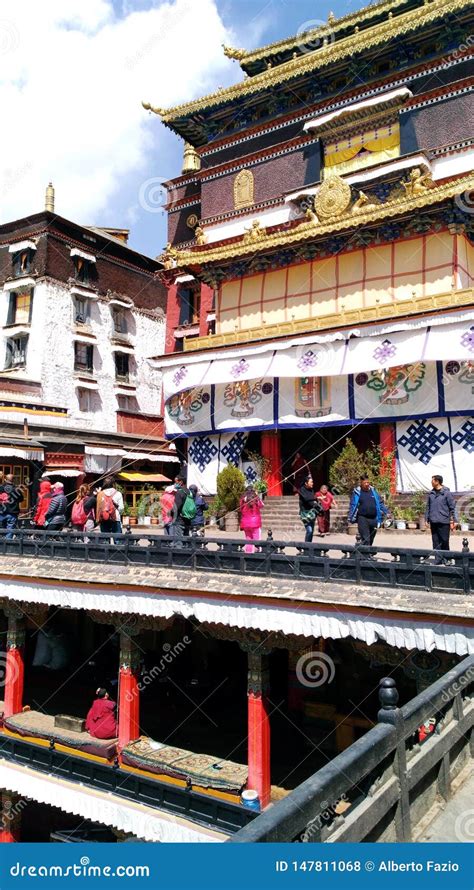 Shigatse monastery editorial stock photo. Image of lhasan - 147811068