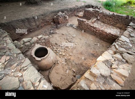 excavations, poggiarello renzetti, domus dei dolia, archaeological Stock Photo: 62224676 - Alamy