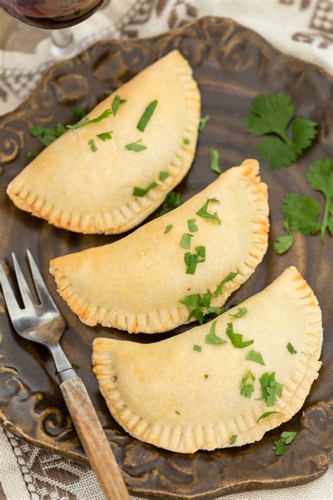 Veggie empanadas with red cabbage and raisins • Electric Blue Food - Kitchen stories from abroad