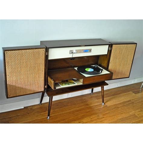 Mid-Century Modern Stereo Console | Chairish