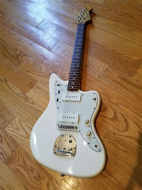 Squier J.Mascis Jazzmaster. Upgraded with AV65 Pickups and Pure Vintage 3 way switch and custom ...